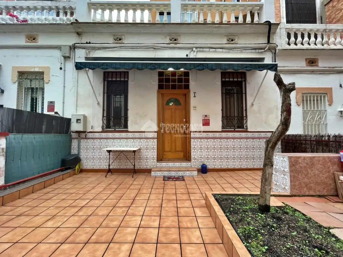 Casa aparellada en venda a Horta - Guinardó