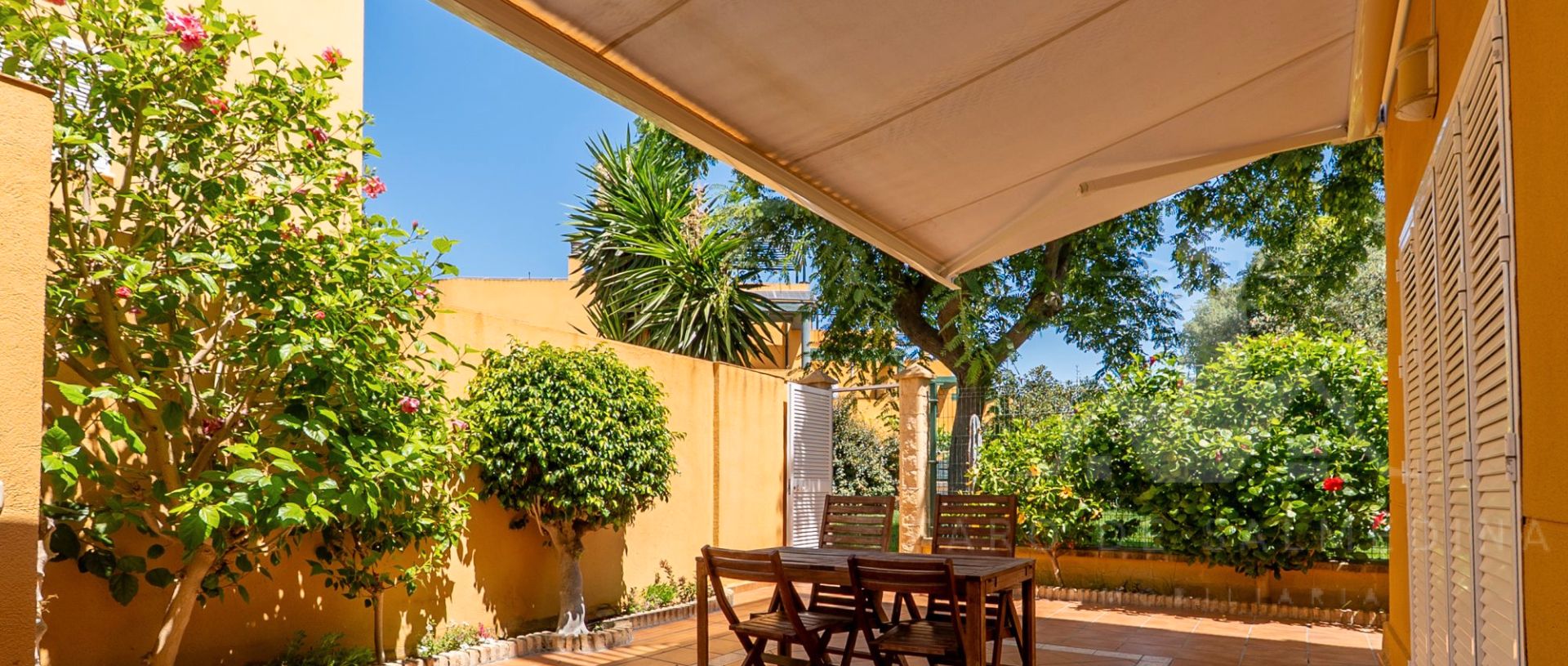 Jardí de Casa adosada en venda en Rota amb Aire condicionat, Terrassa i Piscina comunitària