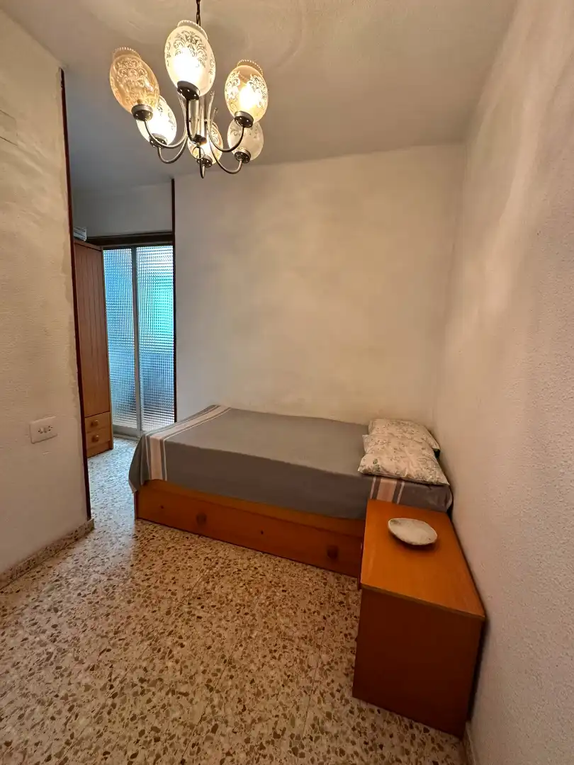 Habitación de Piso en venta en Valencia con Amueblado, Horno y Balcón