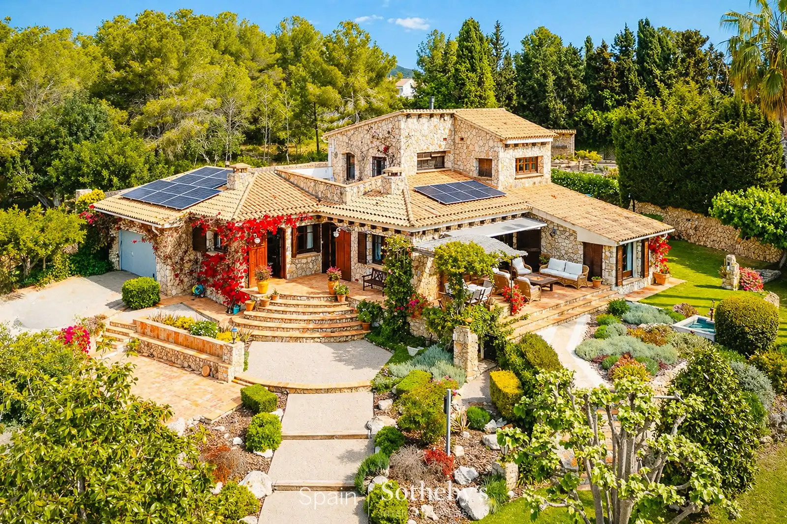 Vista exterior de Finca rústica en venda en Sant Pere de Ribes amb Aire condicionat, Calefacció i Jardí privat