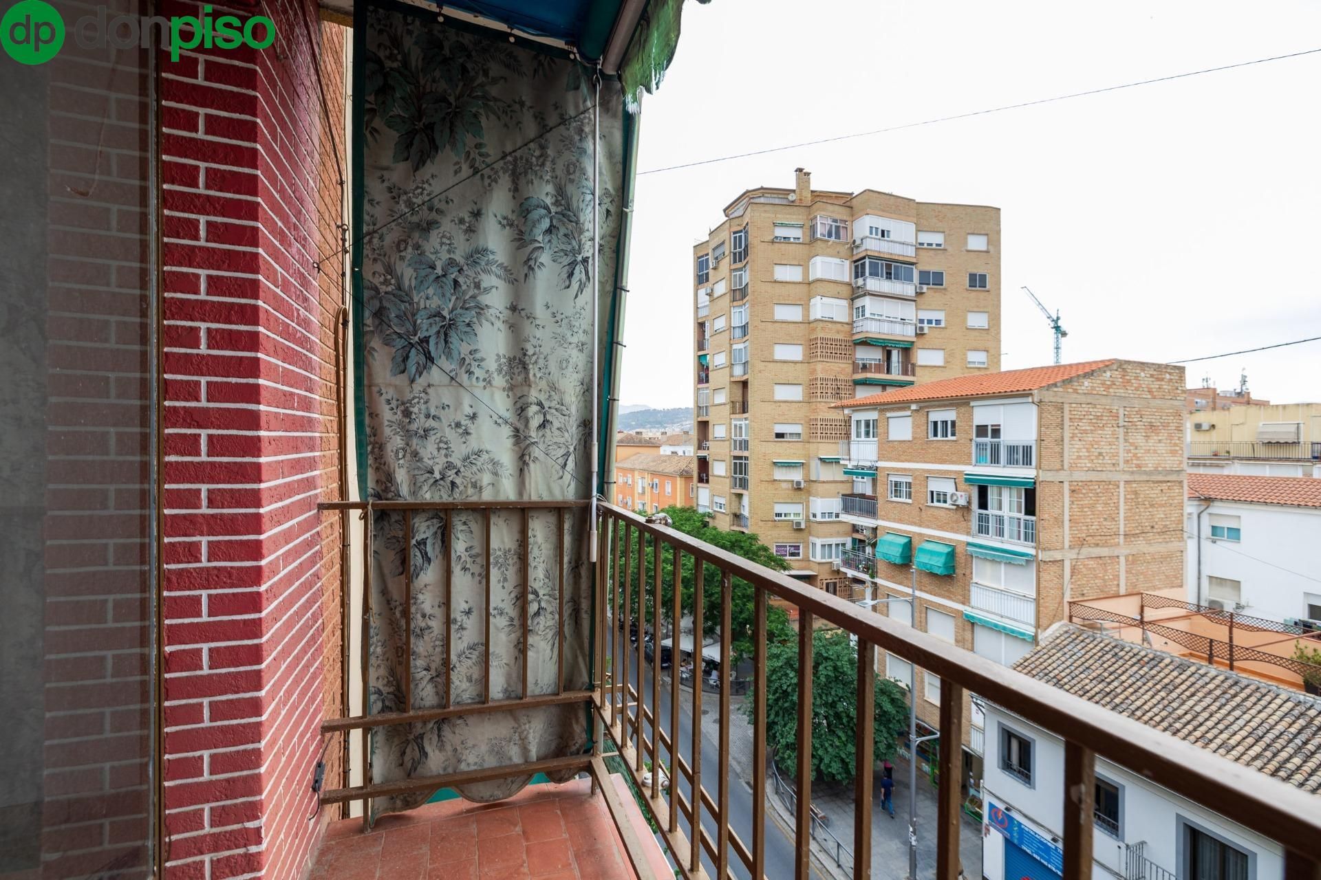 Bedroom of Flat for sale in  Granada Capital  with Balcony