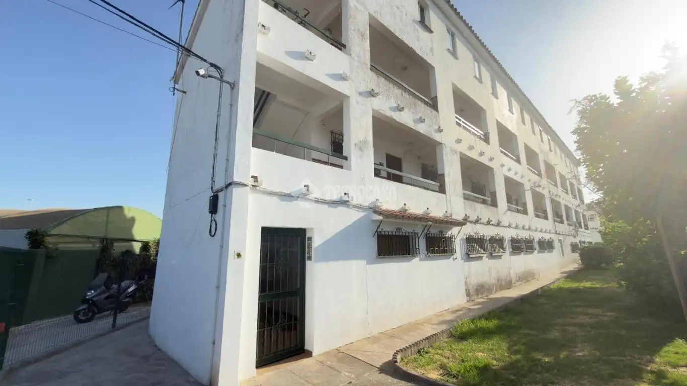 Vista exterior de Pis en venda en Los Barrios amb Aire condicionat i Calefacció