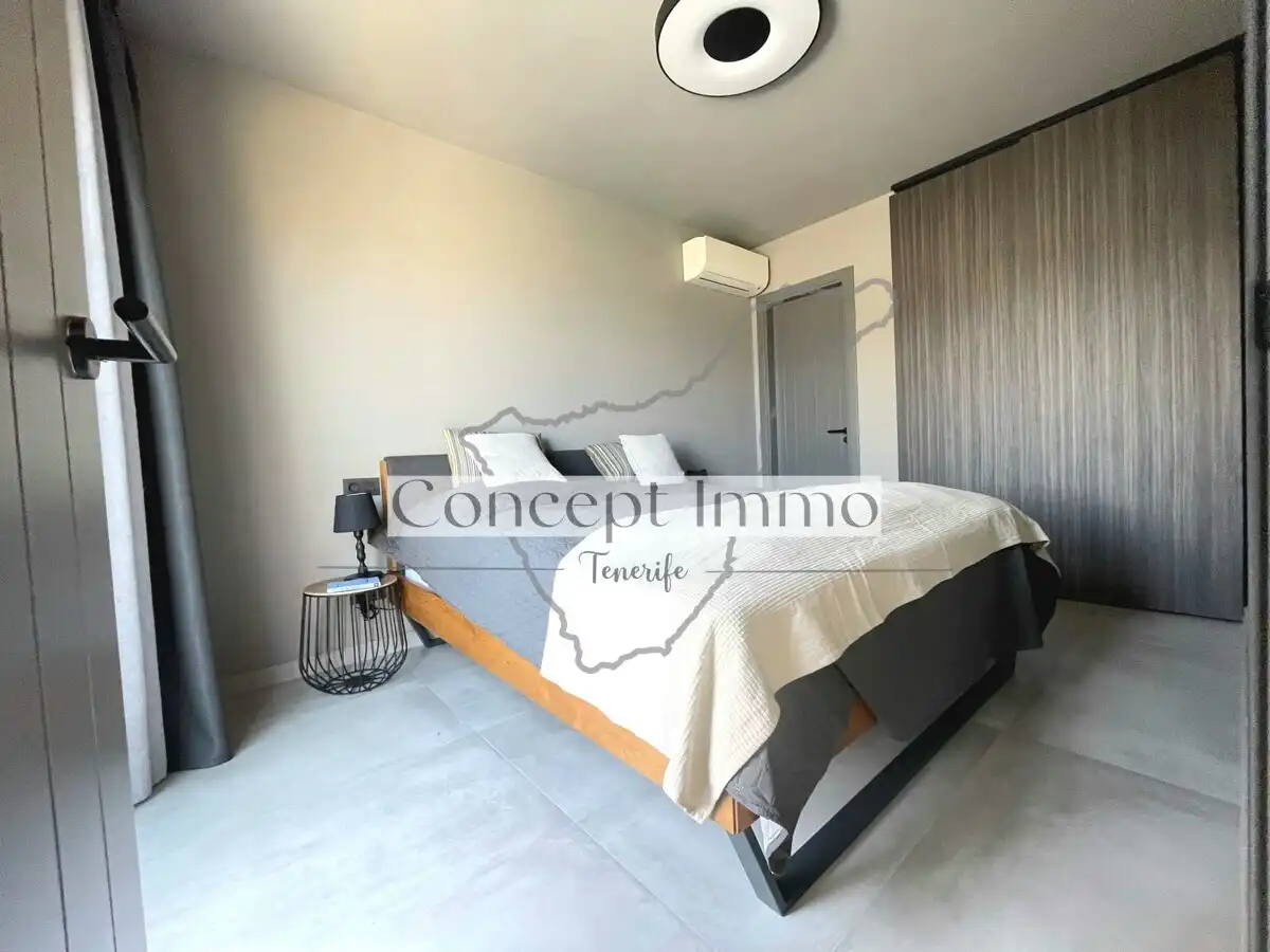 Dormitori de Casa adosada en venda en Adeje amb Aire condicionat, Jardí privat i Terrassa