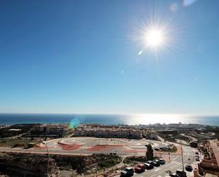 Vista exterior de Àtic en venda en Benalmádena amb Aire condicionat, Terrassa i Piscina