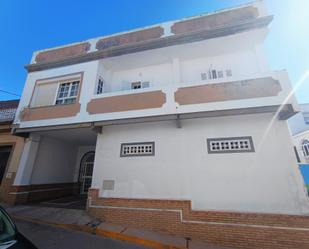 Vista exterior de Casa o xalet en venda en Chiclana de la Frontera amb Terrassa