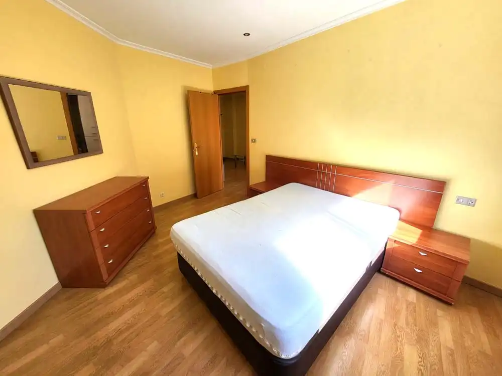 Habitación de Piso de alquiler en Vigo  con Calefacción, Trastero y Amueblado