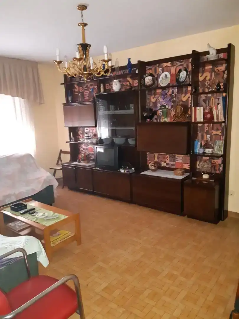 Wohnzimmer von Erdgeschoss zur Miete in Melide mit Privatgarten, Parkett und Möbliert