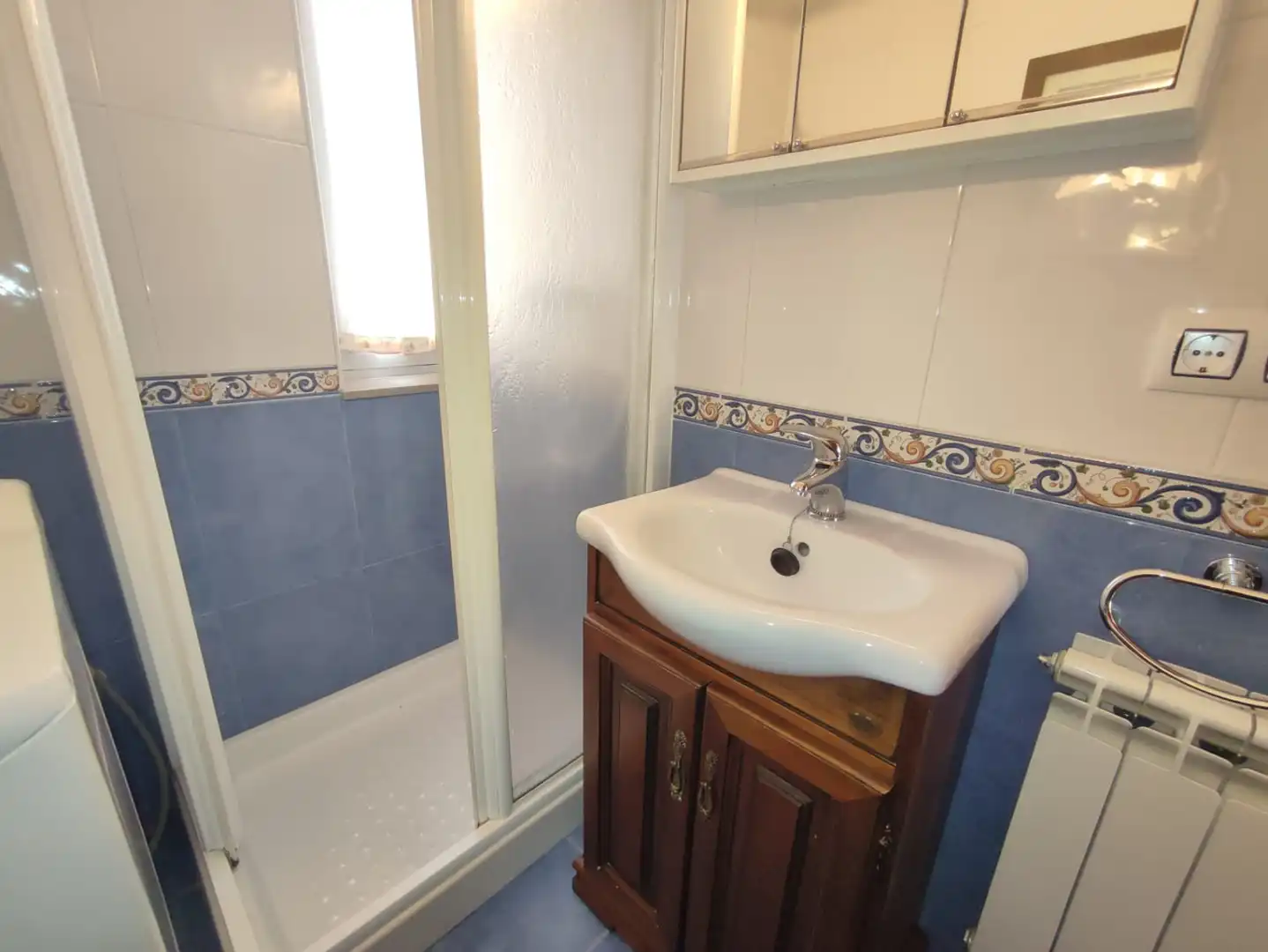 Baño de Piso de alquiler en Gijón  con Calefacción