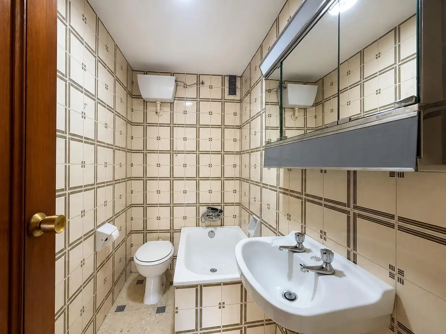 Bathroom of Flat for sale in Granada