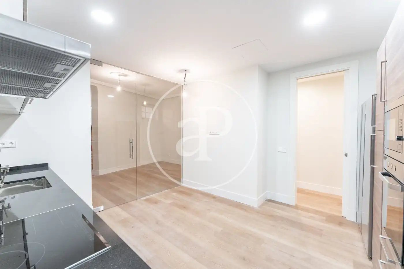 Flat for sale in Madrid  with Air Conditioner, Heating and Storage room