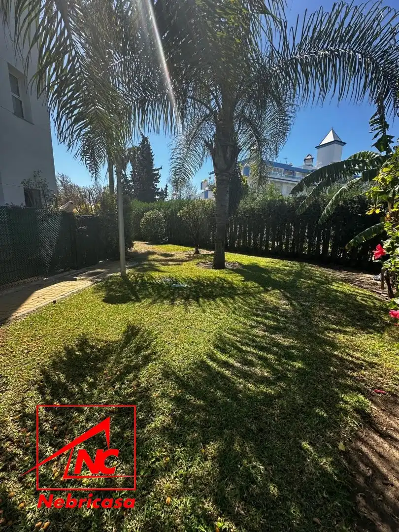 Jardín de Piso de alquiler en Rota con Terraza, Piscina y Amueblado