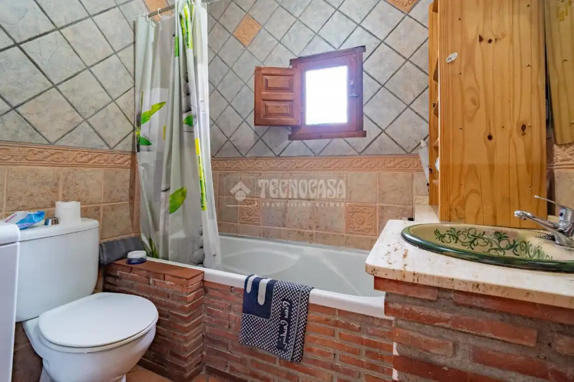 Bany de Casa adosada en venda en Órgiva amb Aire condicionat, Terrassa i Moblat