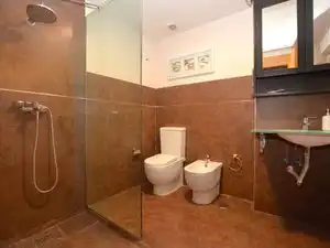 Bathroom of Buildings for sale in Sevilla