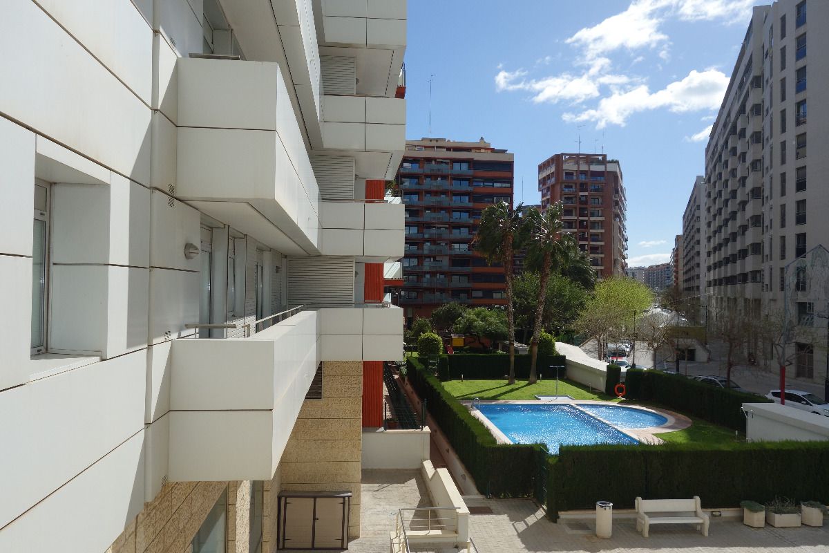 Vista exterior de Piso de alquiler en  Valencia Capital con Aire acondicionado, Calefacción y Terraza