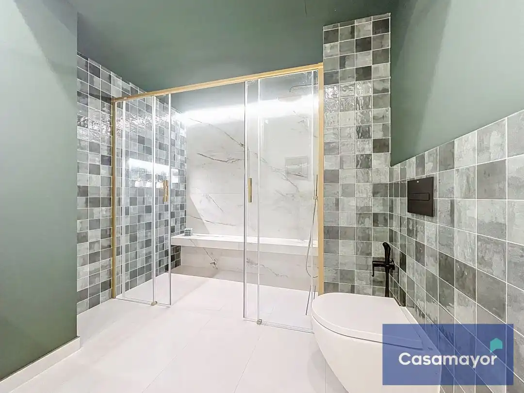 Badezimmer von Wohnung zum Verkauf in Alicante / Alacant mit Klimaanlage, Heizung und Balkon