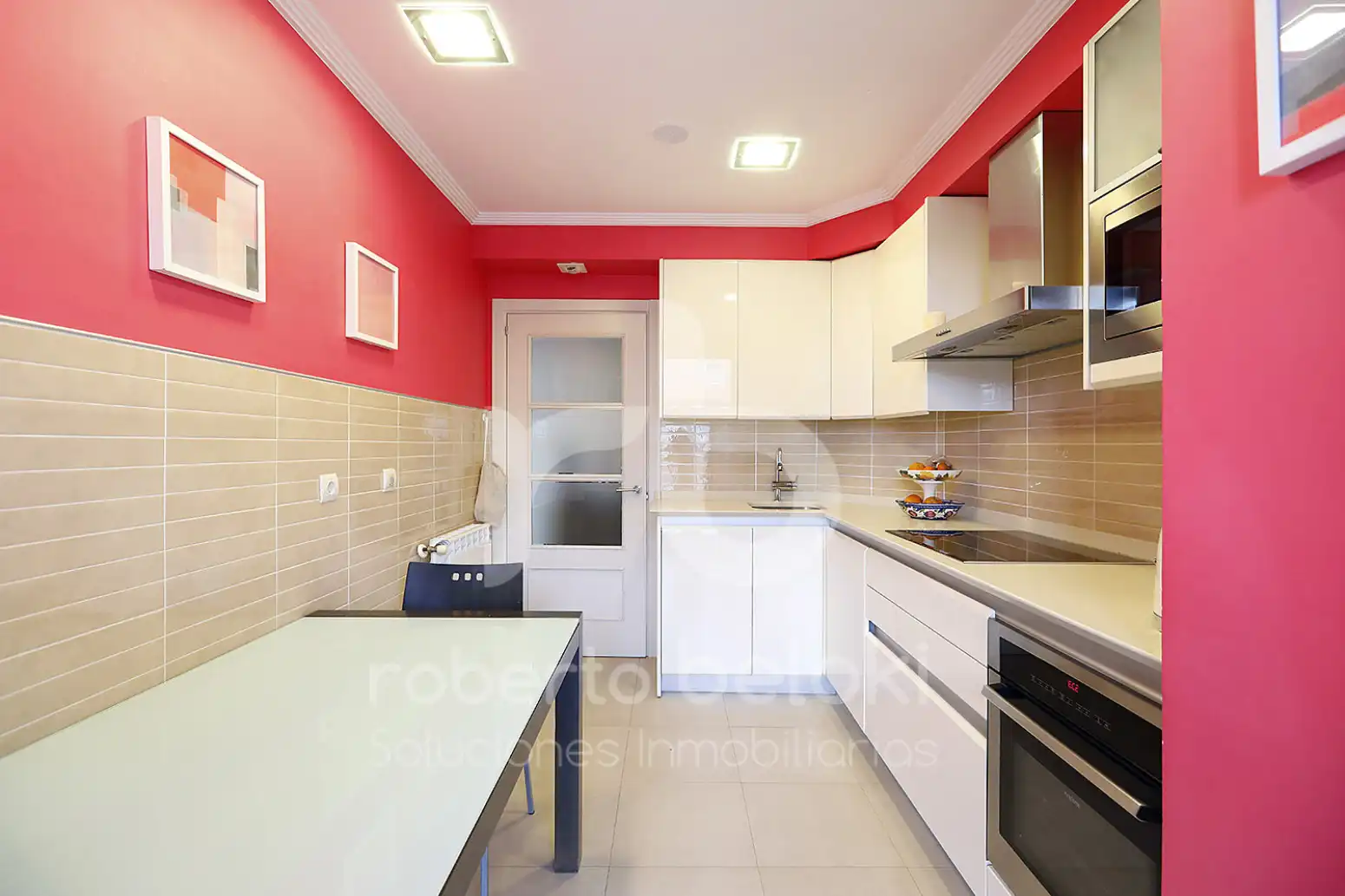 Cocina de Piso en venta en Donostia - San Sebastián  con Calefacción, Terraza y Balcón