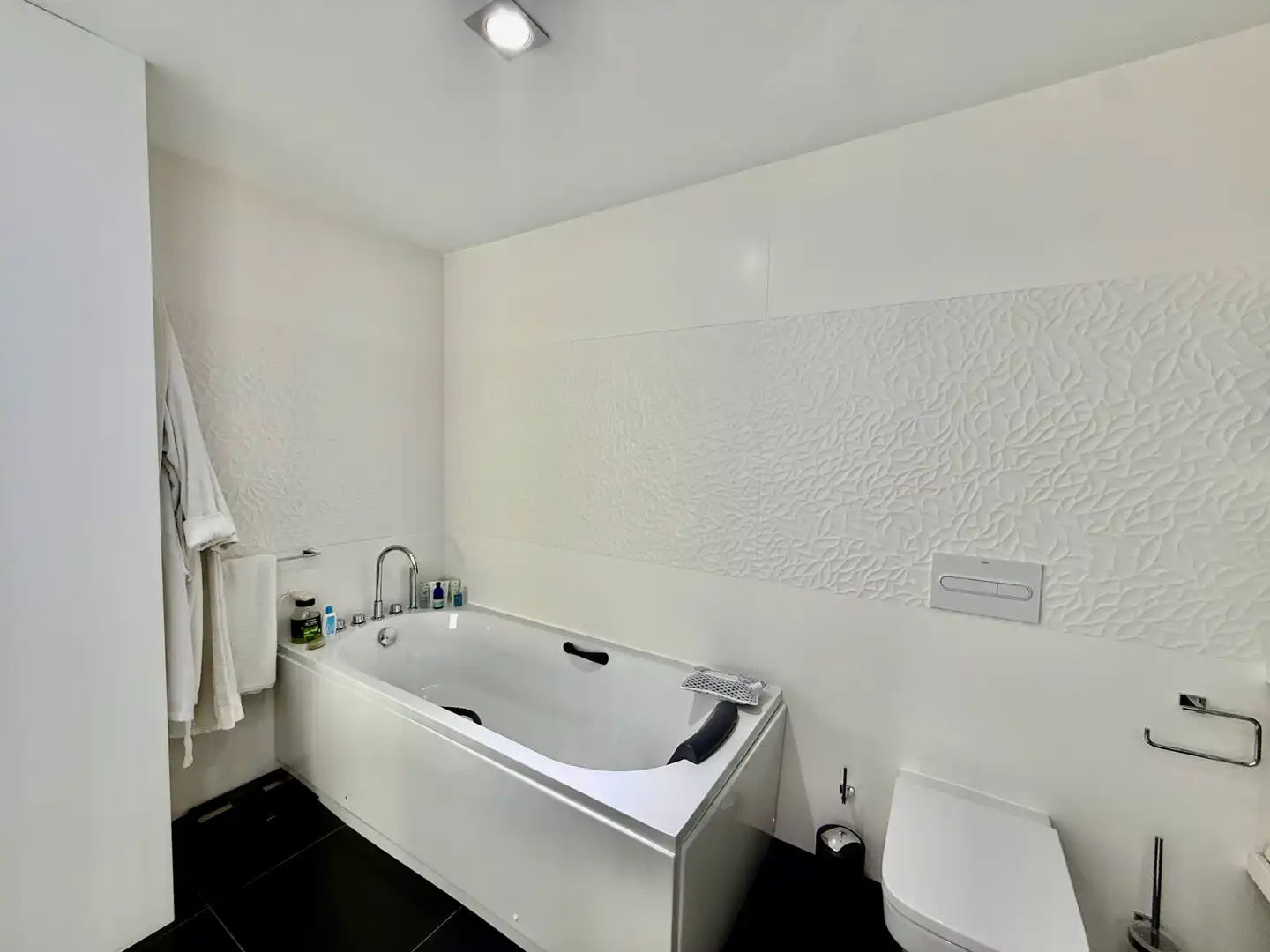 Baño de Casa adosada de alquiler en Marbella con Calefacción, Piscina y Amueblado