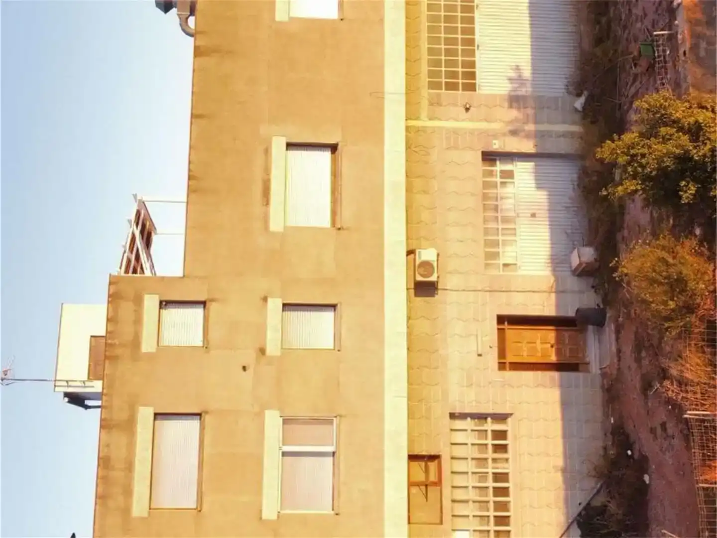Außenansicht von Fabrikhallen zum Verkauf in Sant Feliu de Codines