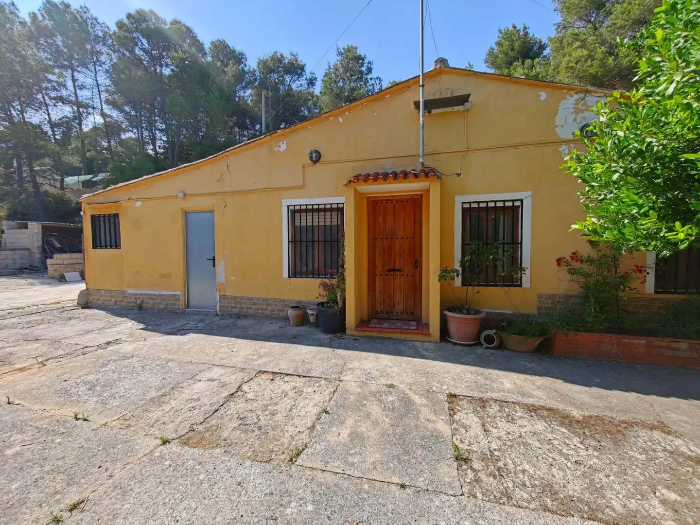 Exterior view of Houses for sale in Yátova  with Private garden, Terrace and Storage room