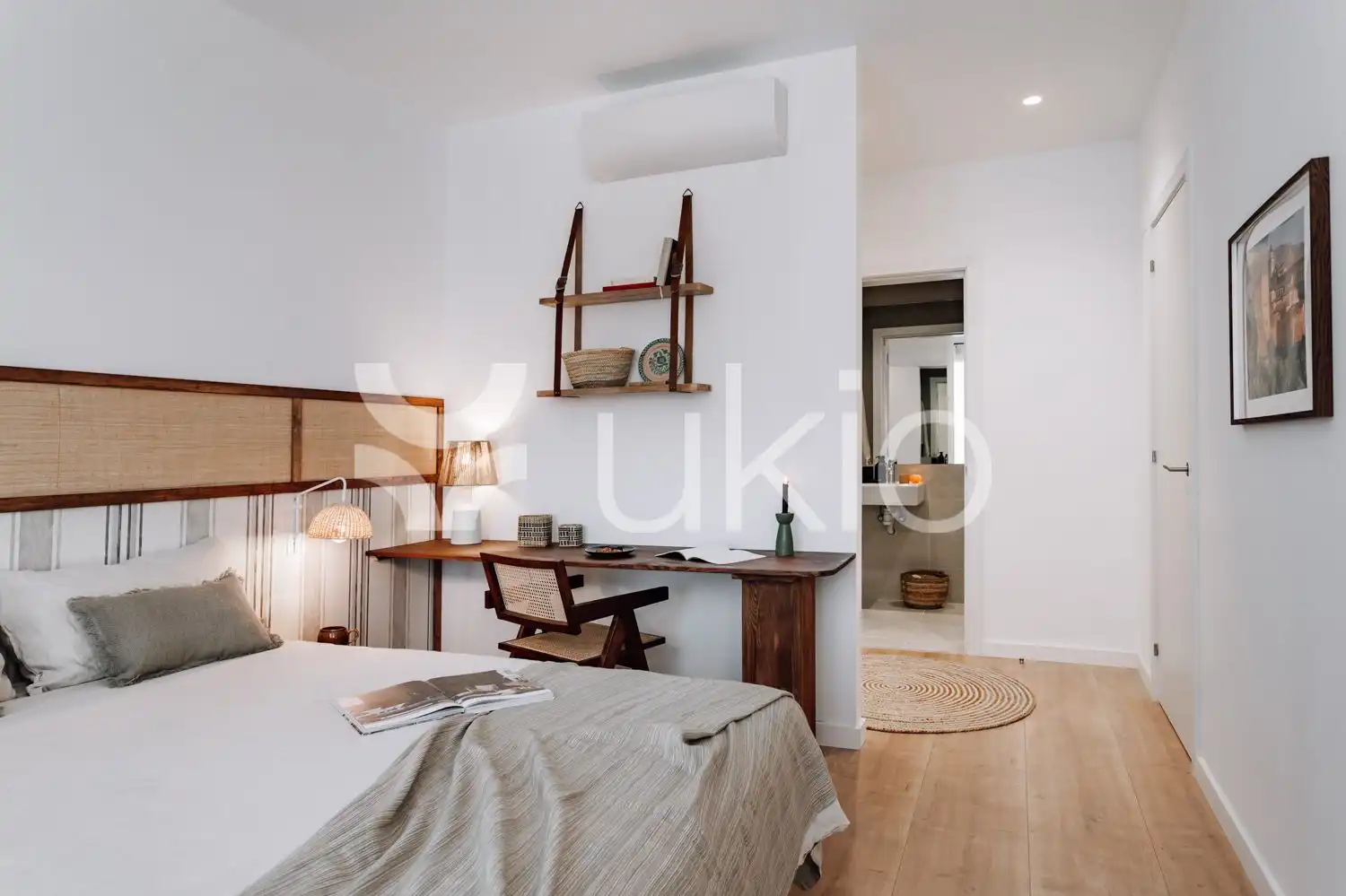 Dormitori de Apartament de lloguer en Barcelona amb Aire condicionat, Moblat i Forn