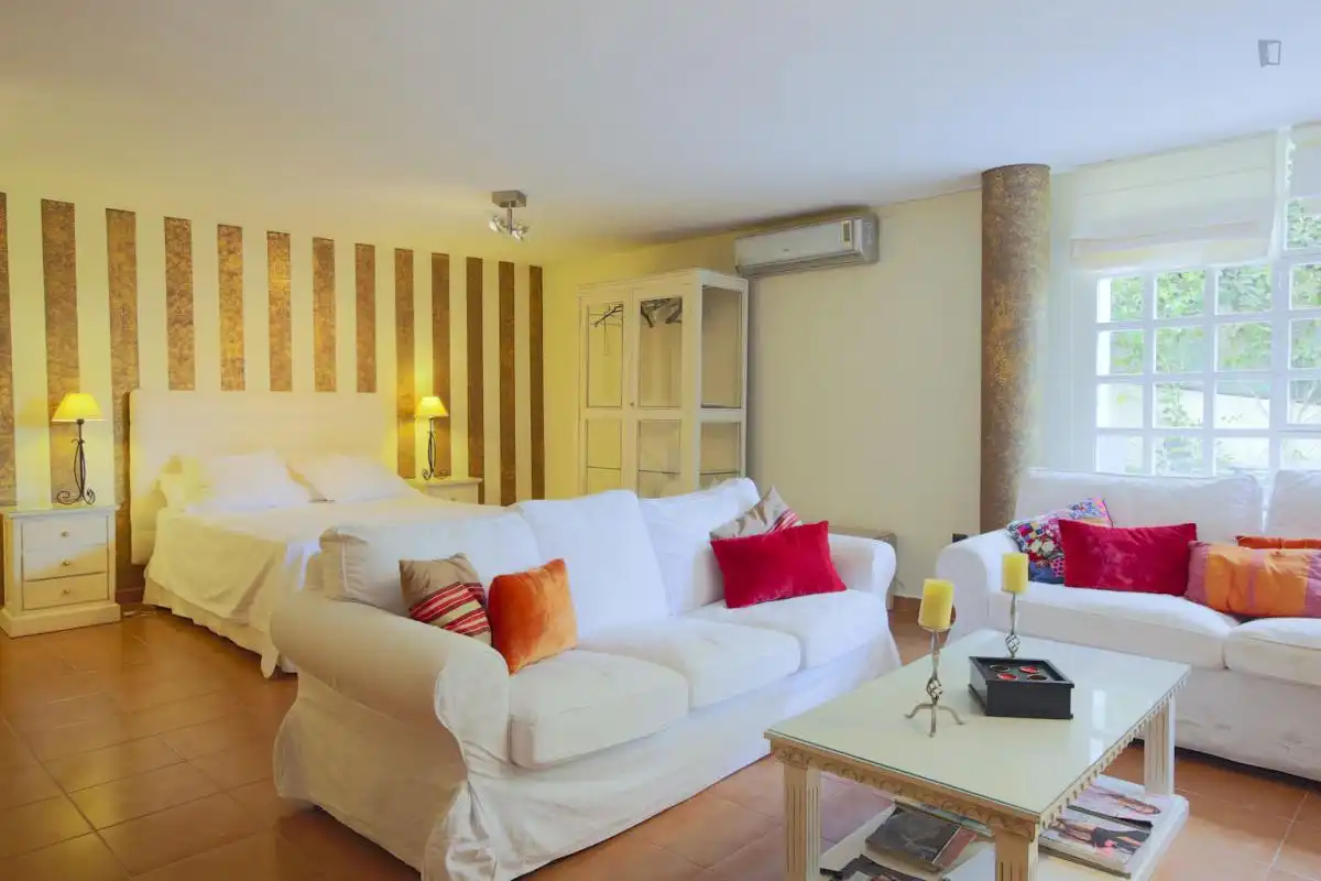 Habitación de Estudio de alquiler en Dos Hermanas con Aire acondicionado, Amueblado y Microondas