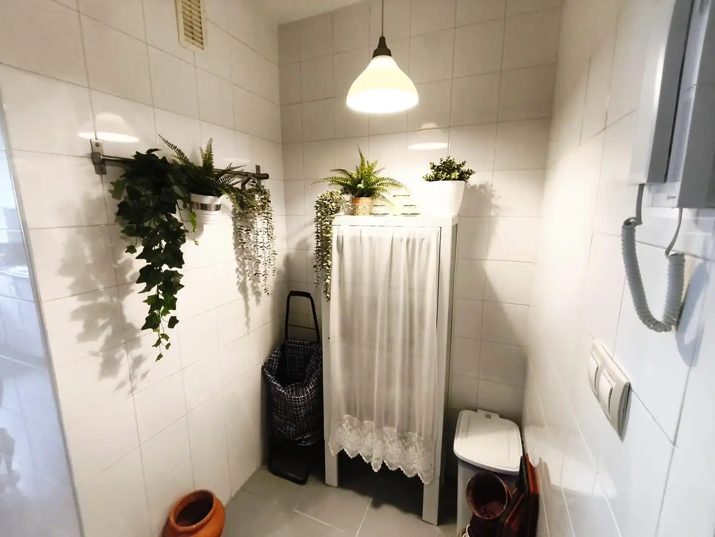 Bathroom of Flat for sale in Sevilla  with Air Conditioner and Storage room