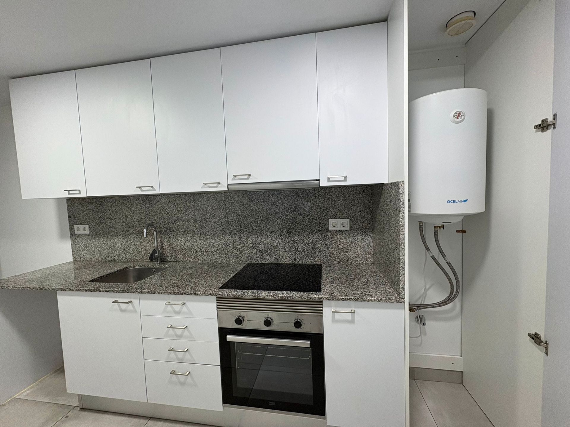 Cocina de Piso de alquiler en Tordera con Aire acondicionado, Horno y Balcón