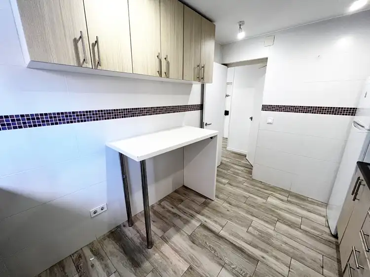 Cocina de Piso en venta en Madrid con Calefacción, Lavadora y Microondas