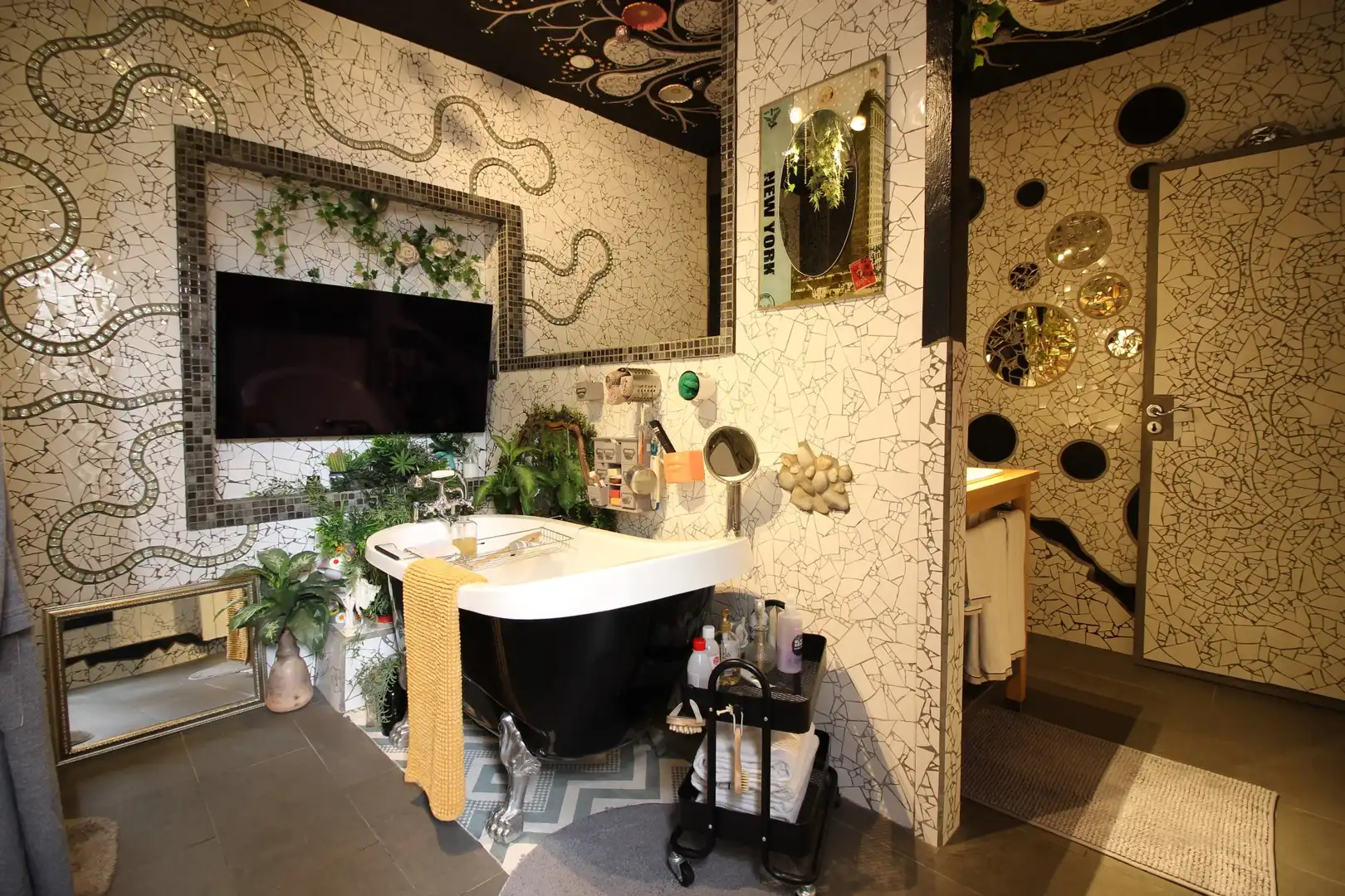 Bathroom of Houses for sale in Besalú  with Heating, Terrace and Swimming Pool
