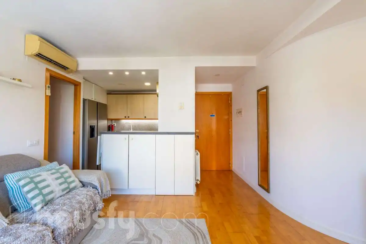 Dormitori de Pis en venda en Sant Joan Despí amb Aire condicionat, Calefacció i Parquet