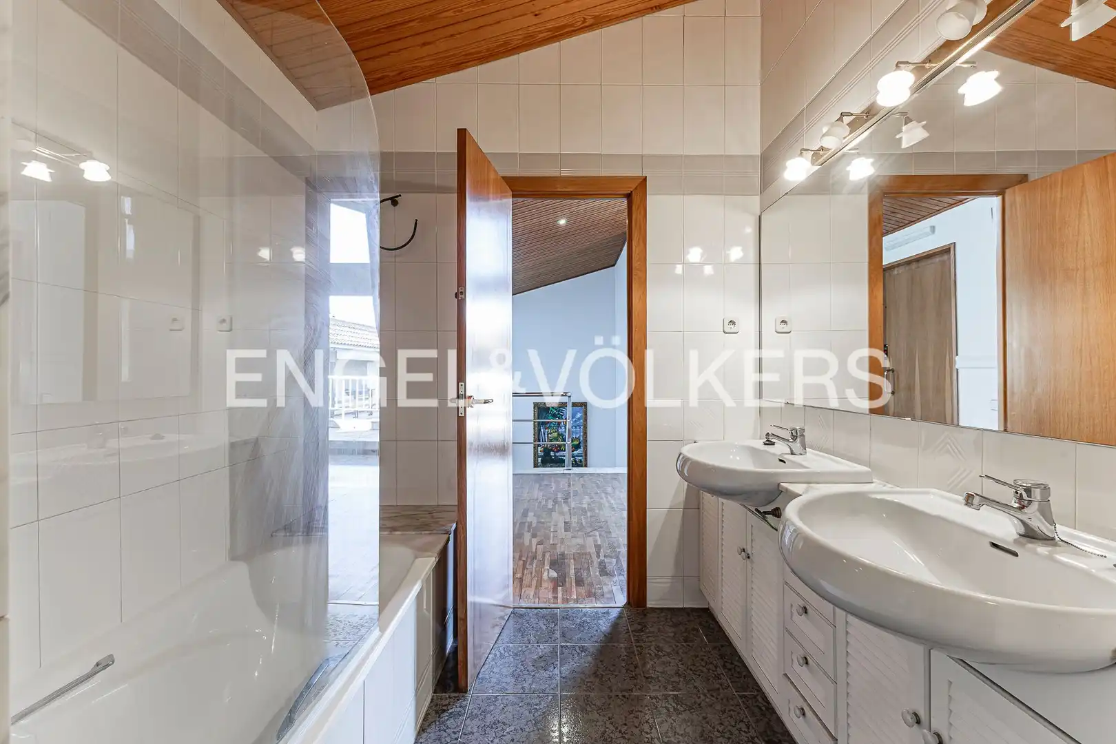 Bathroom of Detached homes for sale in Sant Cugat del Vallès  with Air Conditioner, Heating and Private garden