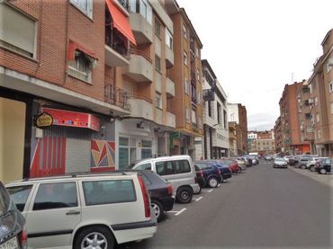 Local comercial en venda a Calle Santos Mártires 28