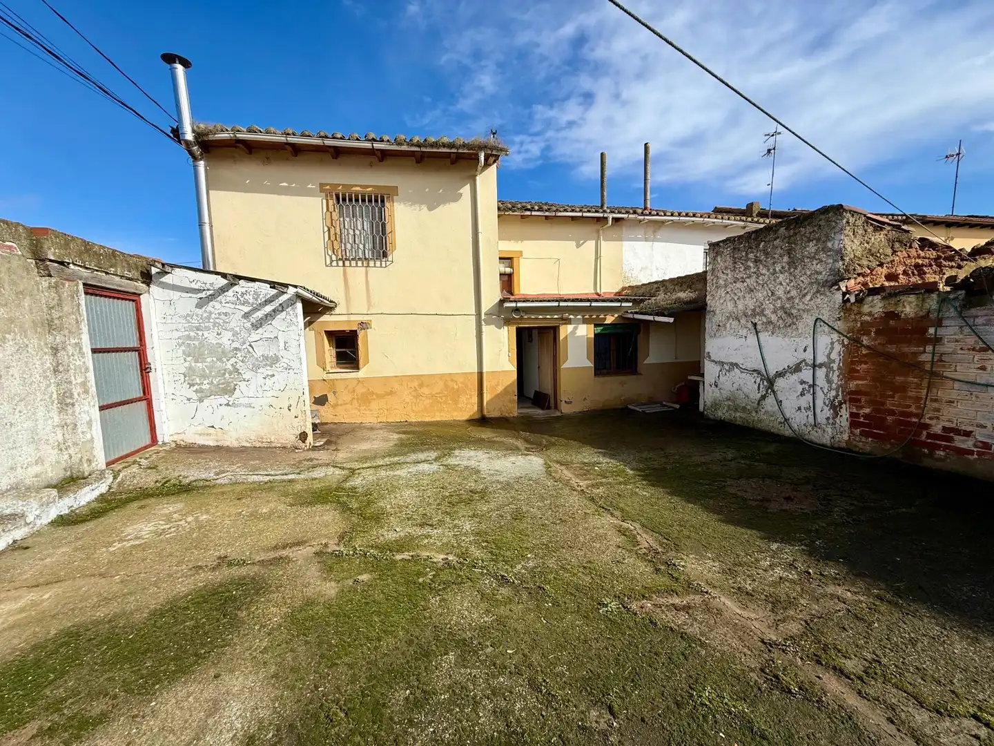 Außenansicht von Country house zum Verkauf in Toral de los Guzmanes