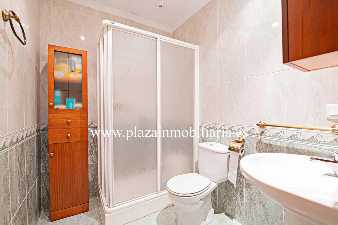 Baño de Piso en venta en Lucena con Aire acondicionado, Terraza y Trastero