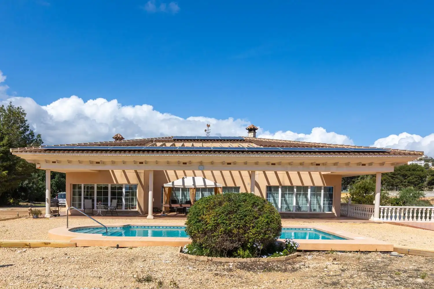 Vista exterior de Casa o chalet en venta en L'Alfàs del Pi con Aire acondicionado, Jardín privado y Terraza