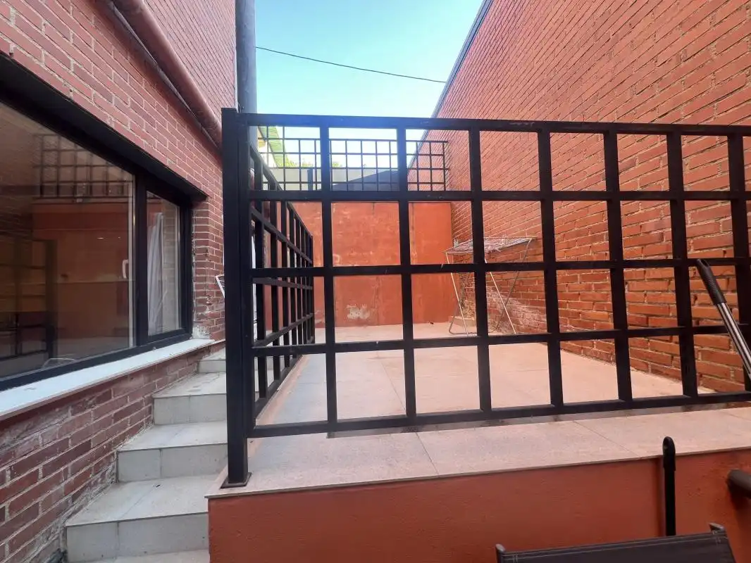 Erdgeschoss zur Miete in Calle del Lido, Conde Orgaz - Piovera