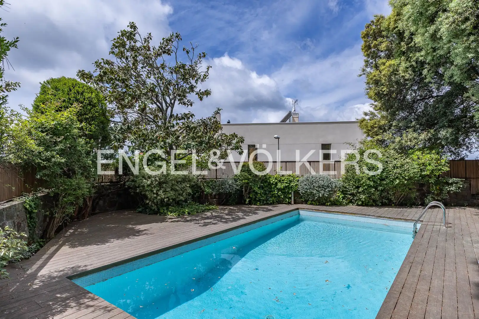 Piscina de Casa o chalet en venta en Barcelona con Aire acondicionado, Calefacción y Jardín privado