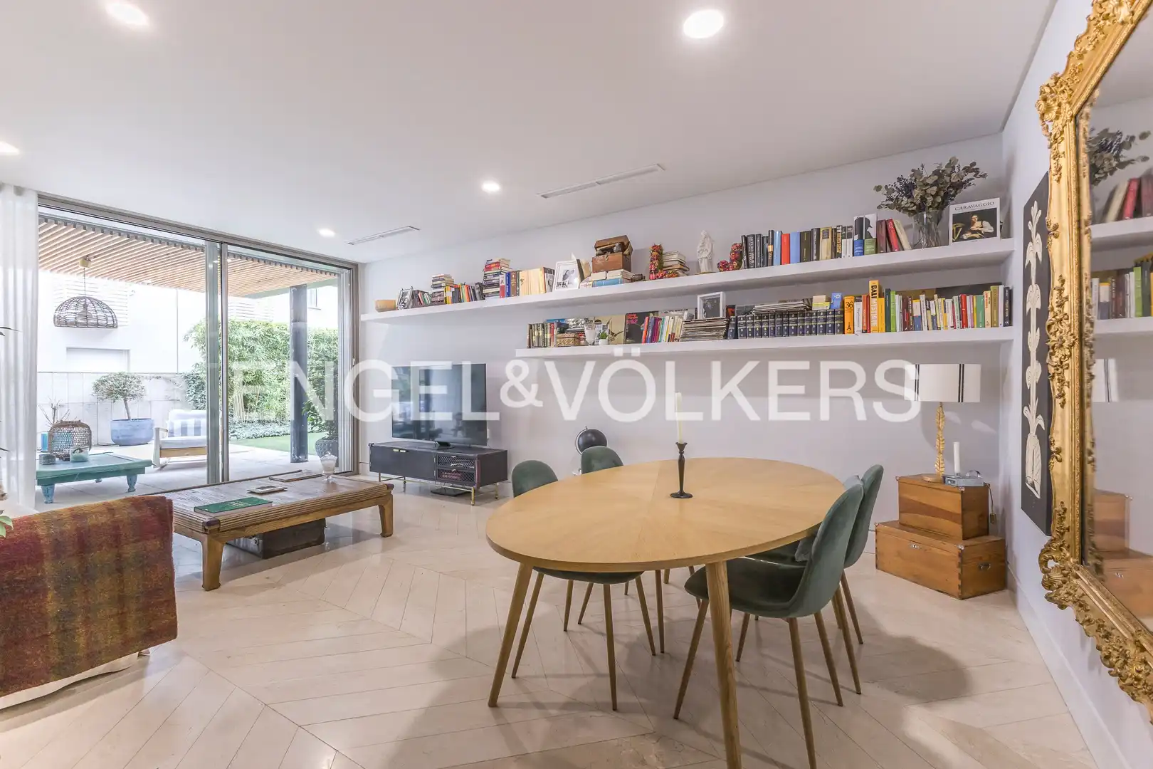 Sala d'estar de Apartament en venda en Madrid amb Calefacció, Jardí privat i Traster