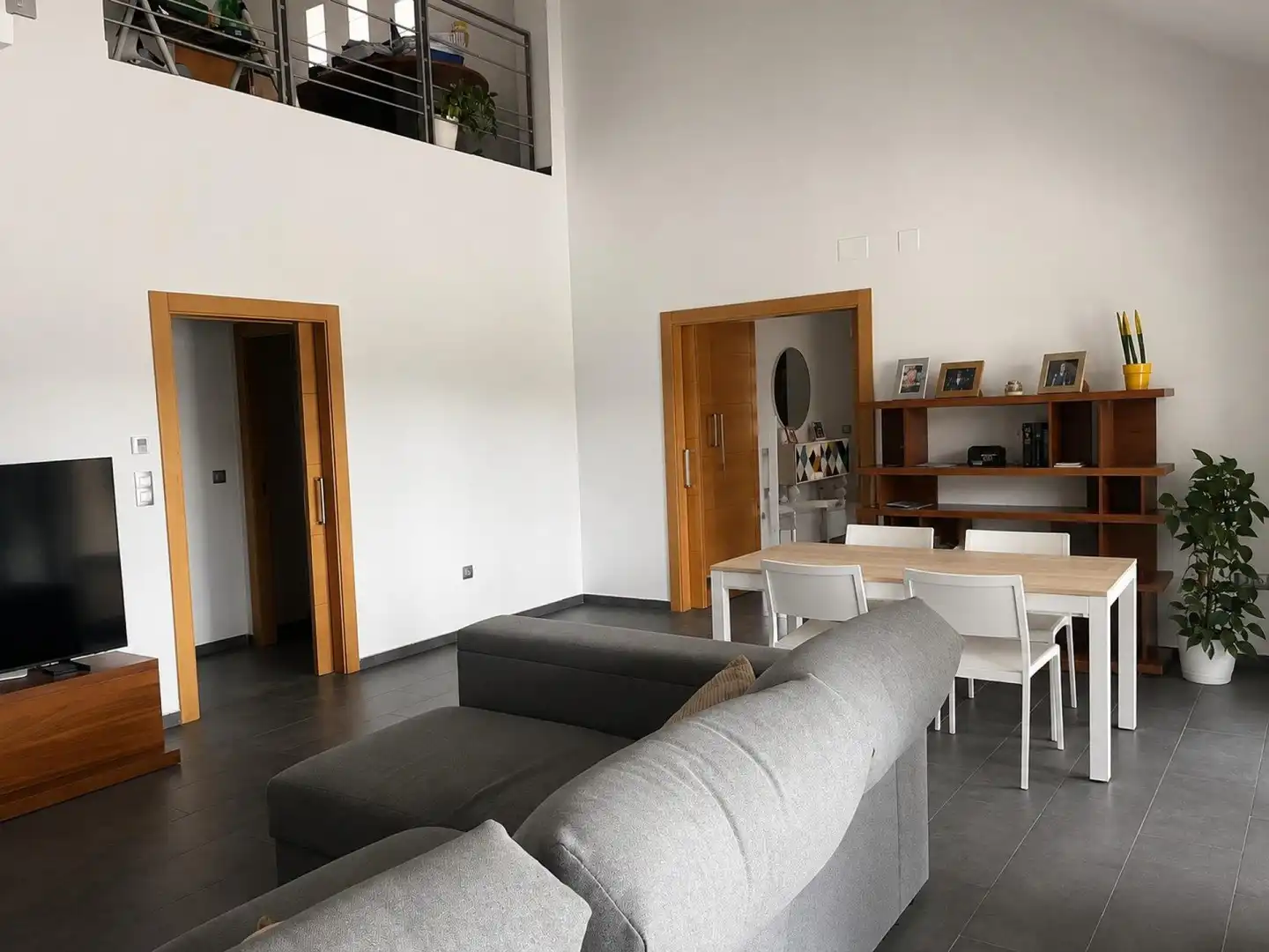 Sala d'estar de Casa o xalet en venda en Almansa amb Calefacció, Terrassa i Piscina