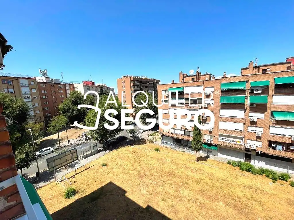 Vista exterior de Pis de lloguer en Madrid amb Calefacció i Moblat