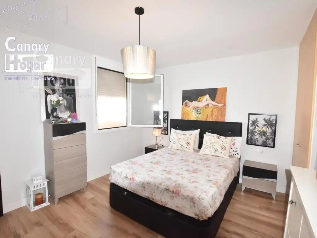 Schlafzimmer von Dachboden zum Verkauf in San Miguel de Abona mit Heizung, Privatgarten und Balkon