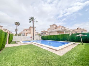 Casa amb piscina en venda a Orihuela Costa