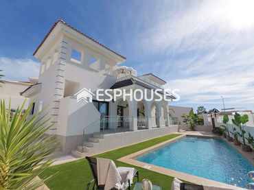 Villa avec balcon à vendre à Ciudad Quesada