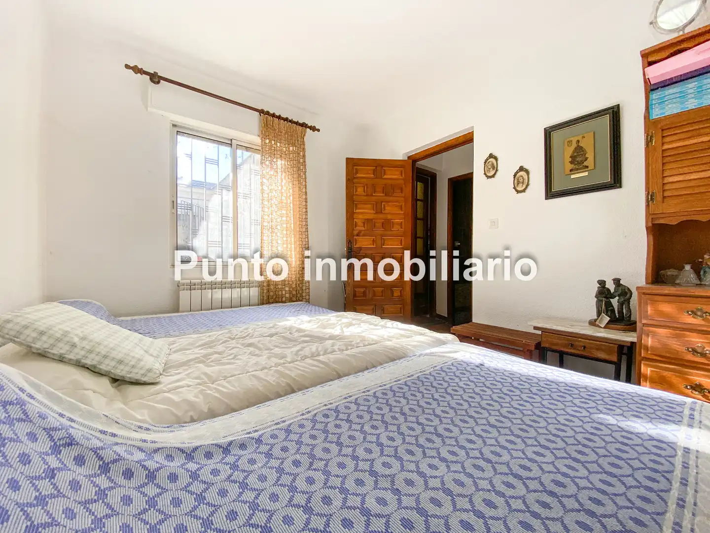 Vista exterior de Casa adosada en venta en Tudela de Duero con Calefacción, Jardín privado y Terraza