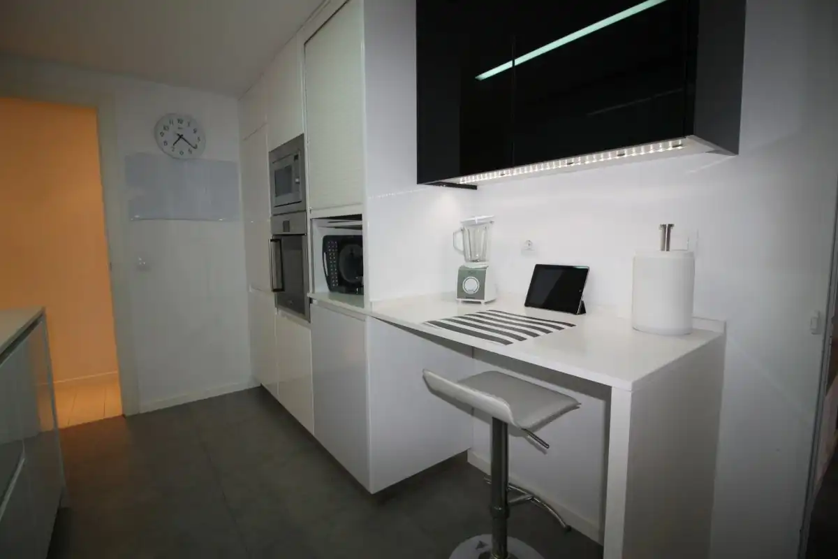 Cuina de Pis de lloguer en Valencia amb Aire condicionat, Parquet i Terrassa