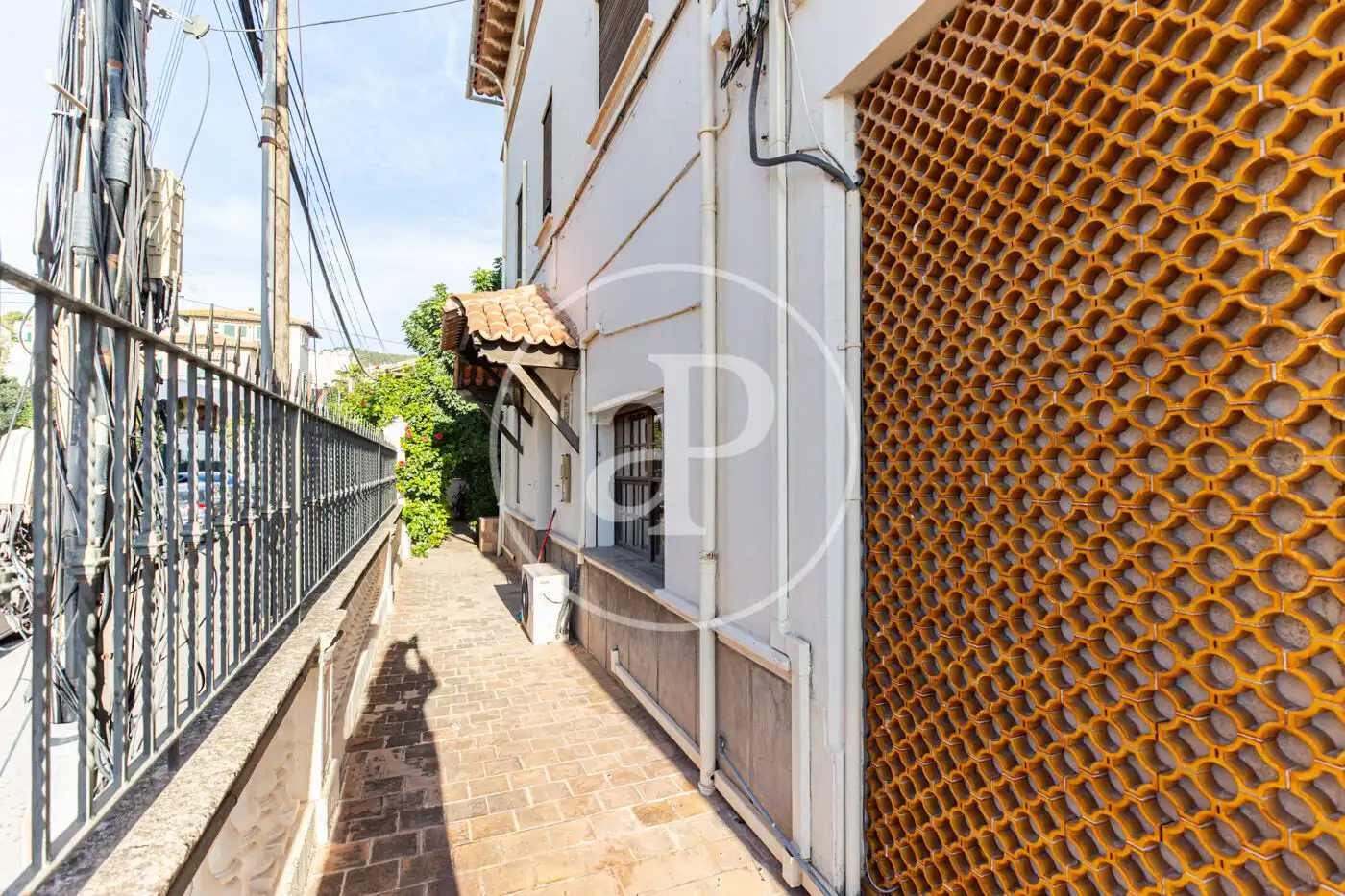Houses for sale in Carrer de Victorio Luzuriaga, Sant Agustí