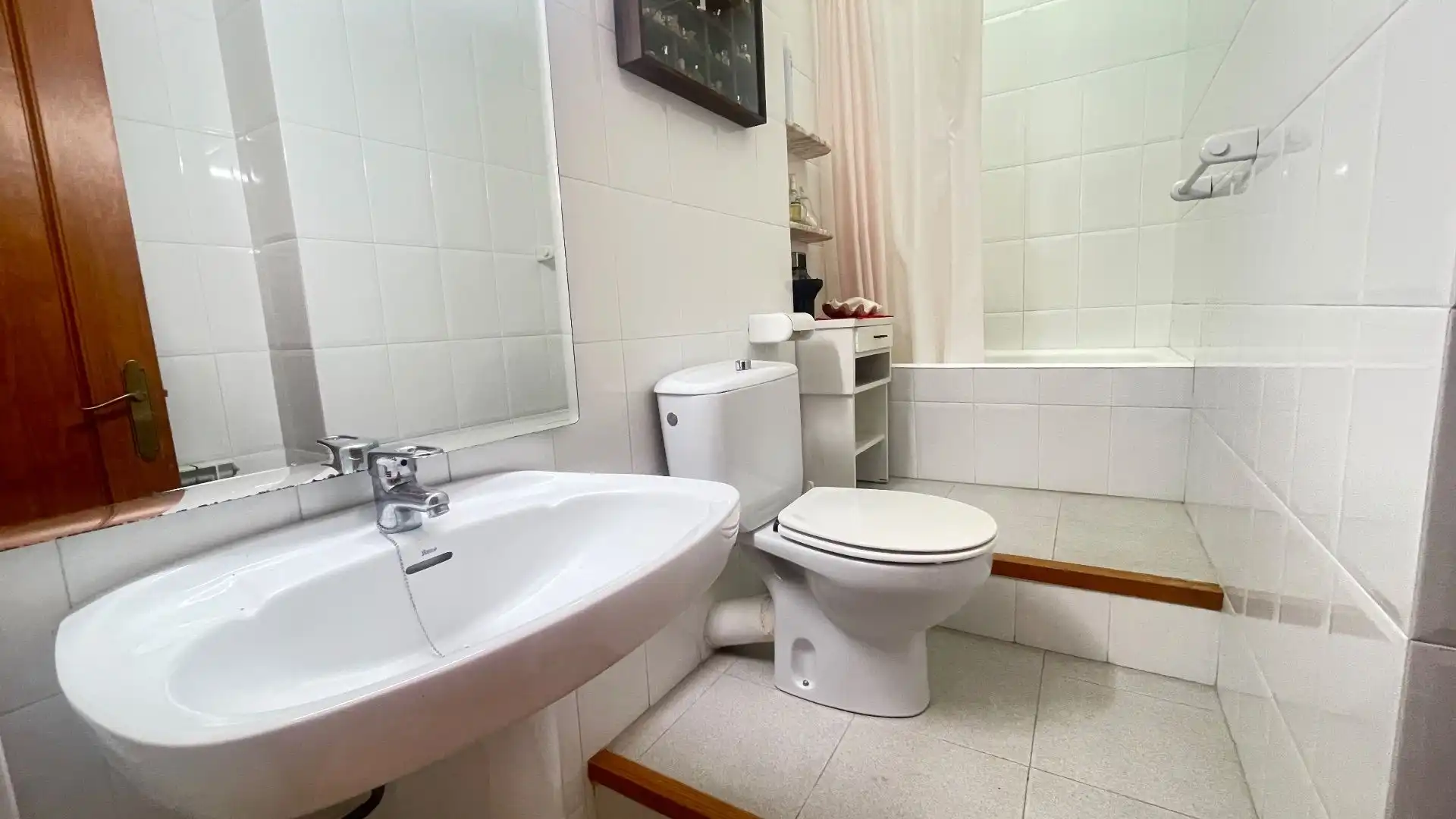 Baño de Finca rústica en venta en Vallbona de Les Monges con Calefacción, Jardín privado y Trastero