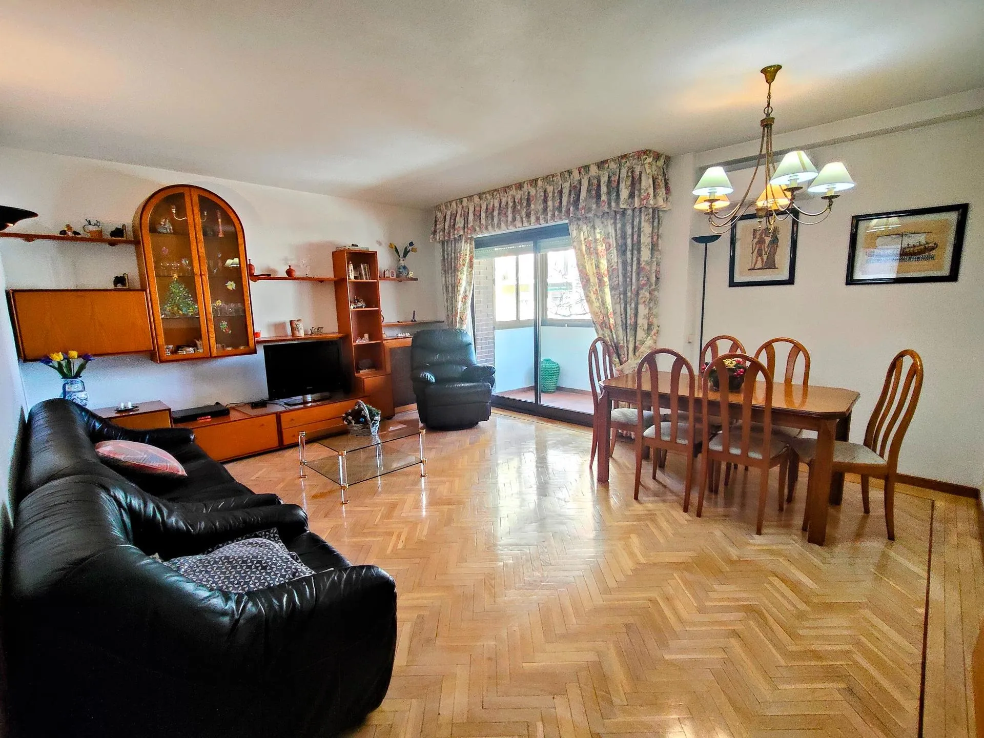 Living room of Flat for sale in  Madrid Capital  with Parquet flooring and Terrace