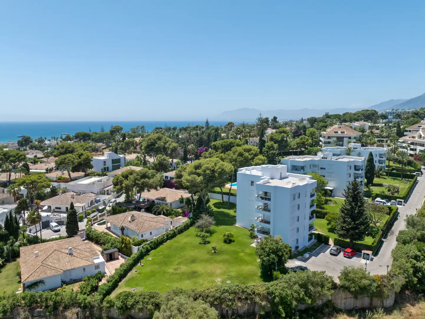 Außenansicht von Dachboden zum Verkauf in Marbella mit Klimaanlage, Terrasse und Schwimmbad
