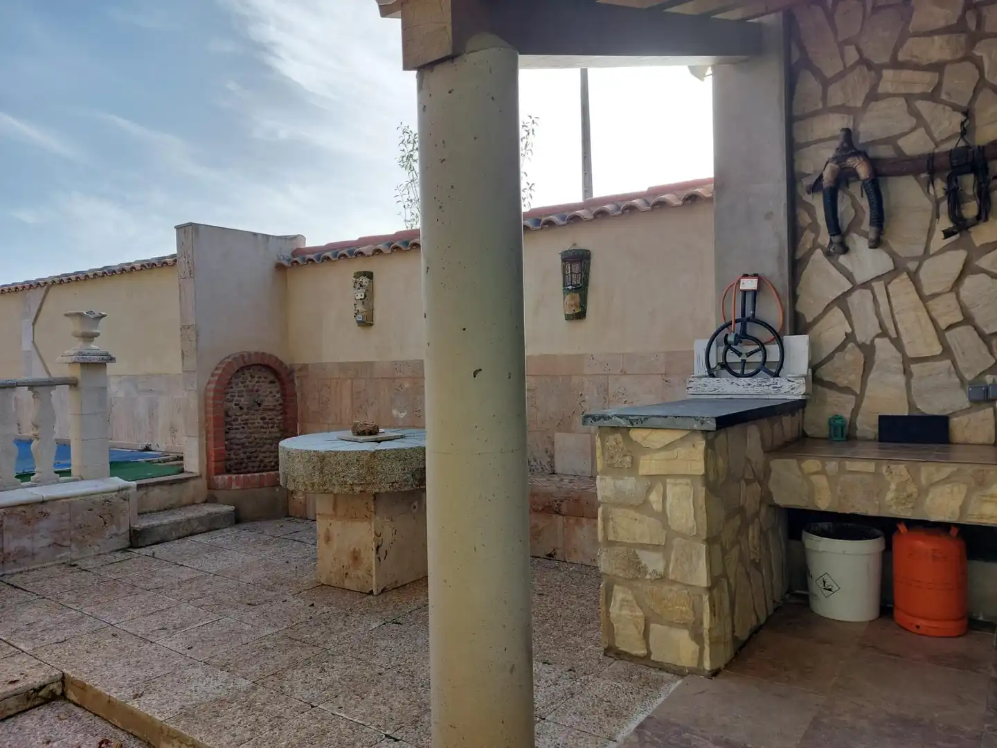 Terrassa de Finca rústica en venda en La Almarcha  amb Calefacció, Jardí privat i Piscina